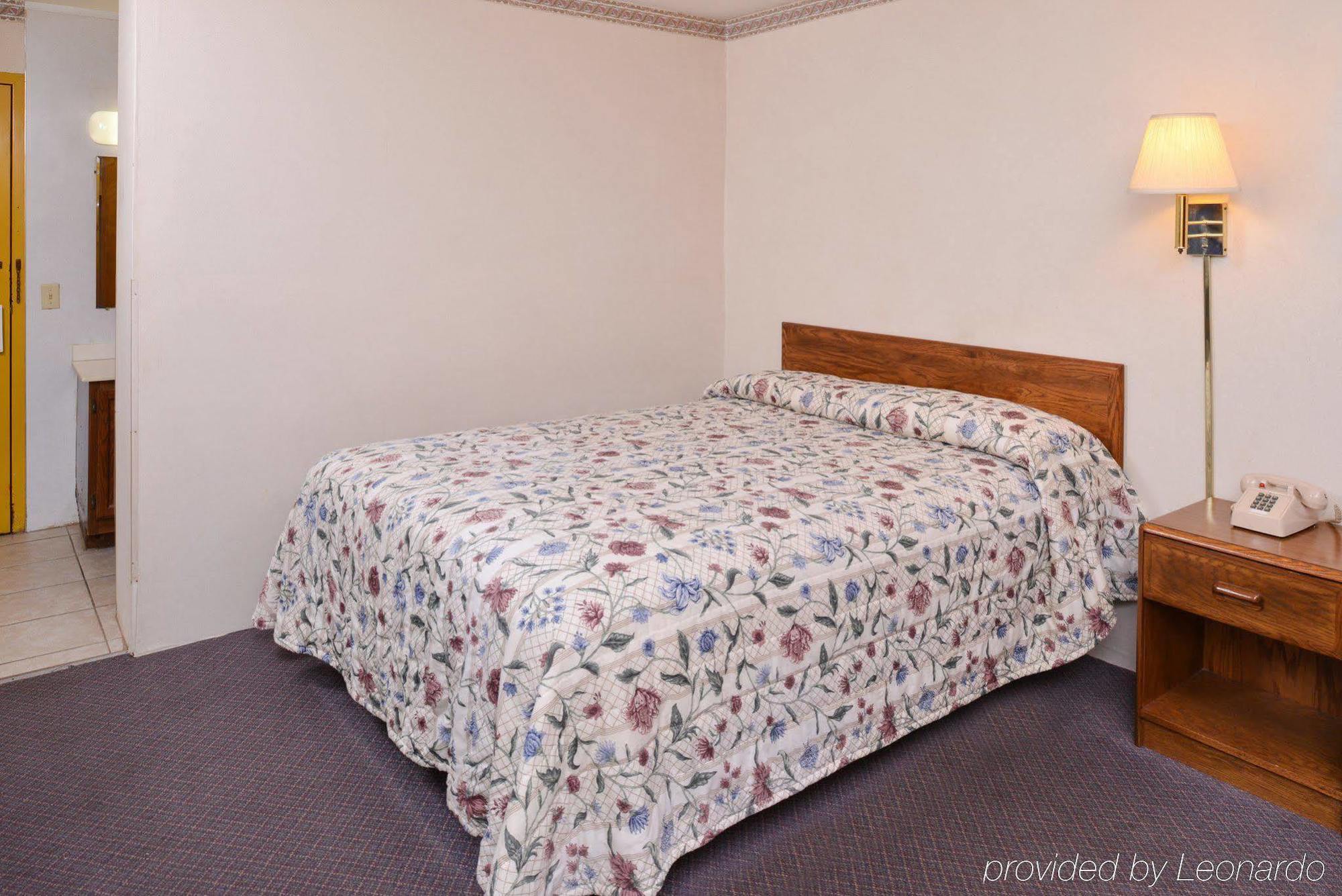 Red Carpet Inn Норт-Ист Экстерьер фото