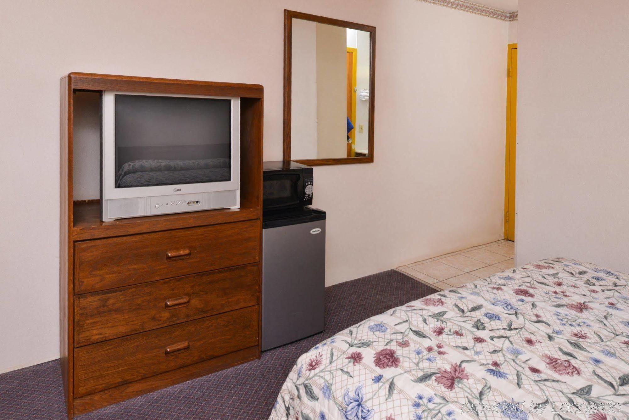 Red Carpet Inn Норт-Ист Экстерьер фото