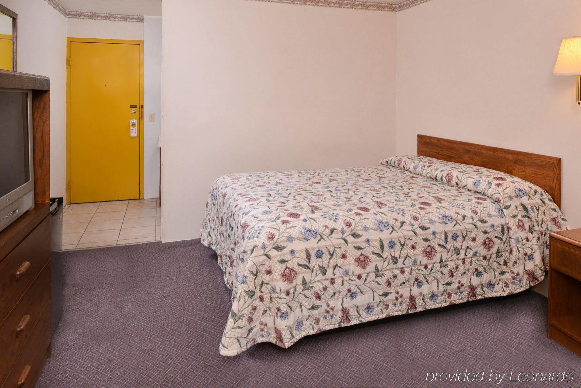Red Carpet Inn Норт-Ист Экстерьер фото