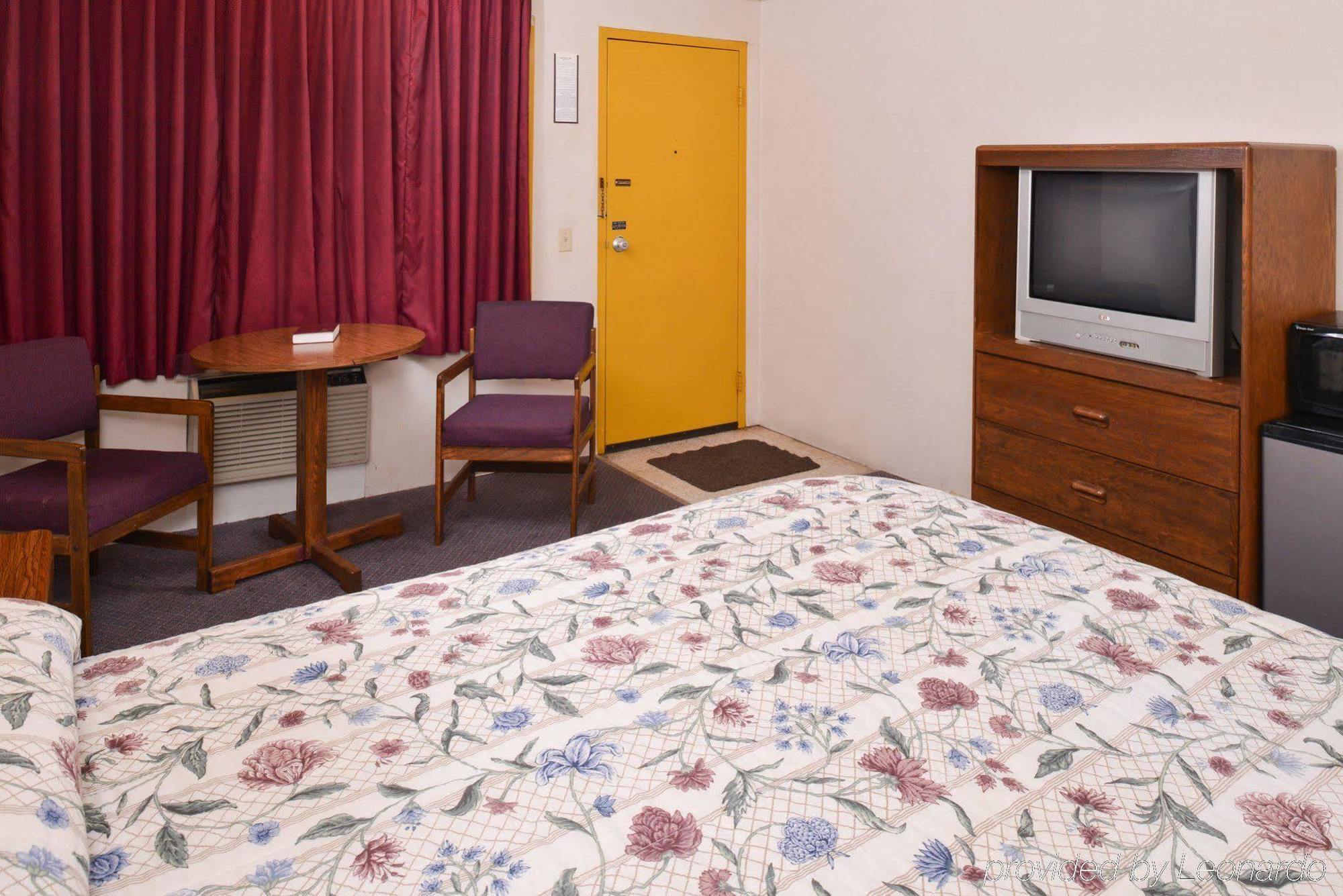 Red Carpet Inn Норт-Ист Экстерьер фото
