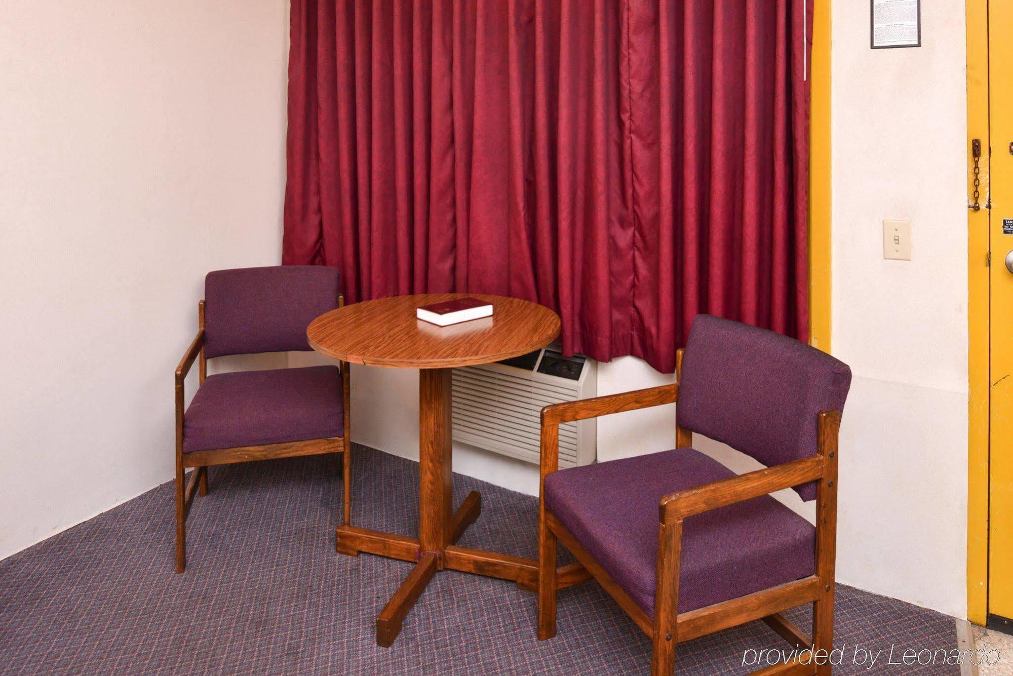 Red Carpet Inn Норт-Ист Экстерьер фото