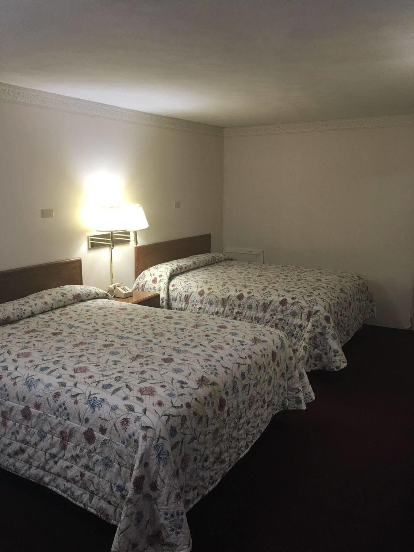 Red Carpet Inn Норт-Ист Экстерьер фото